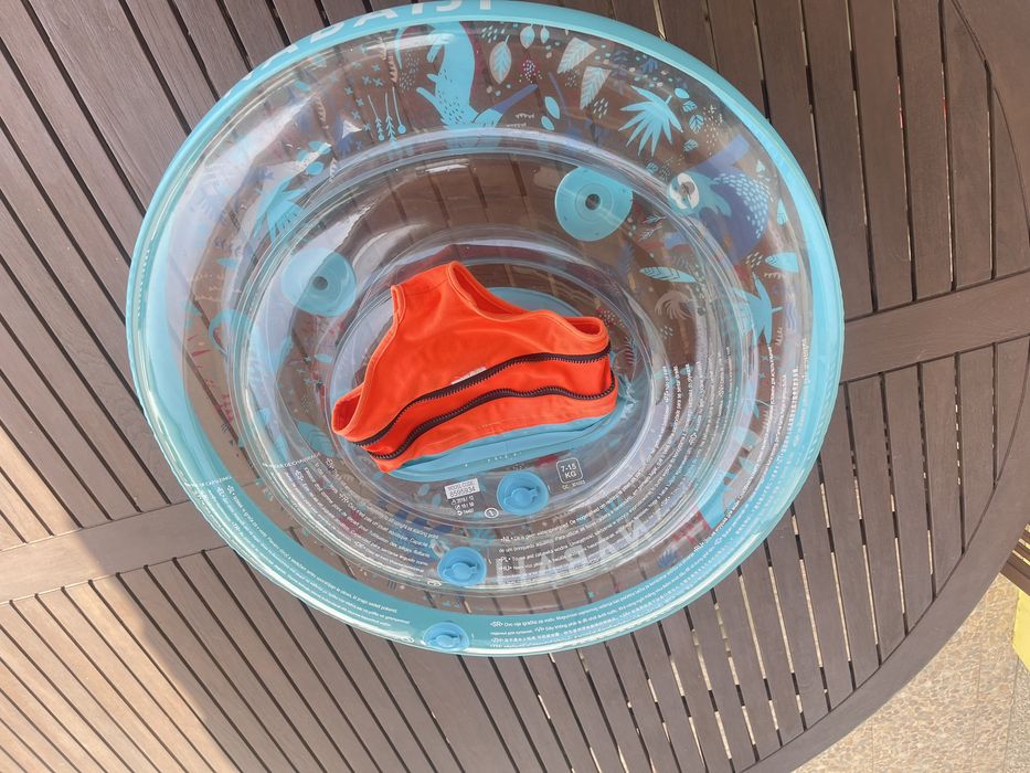 Boia e colete para piscina