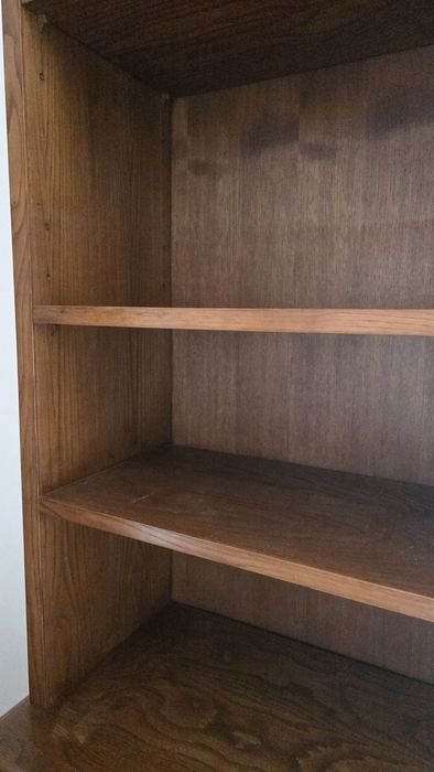 Estante Livreiro Clássica em Madeira com Portas – Excelente Estado
