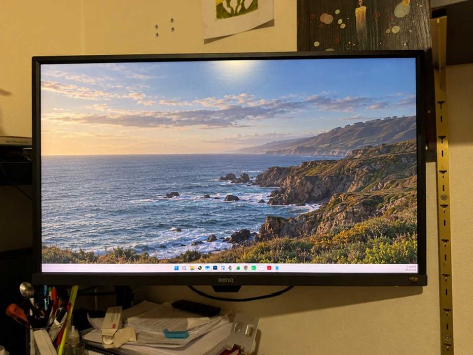 Monitor BenQ EW3270U 31,5″ — 4K UHD — com pé