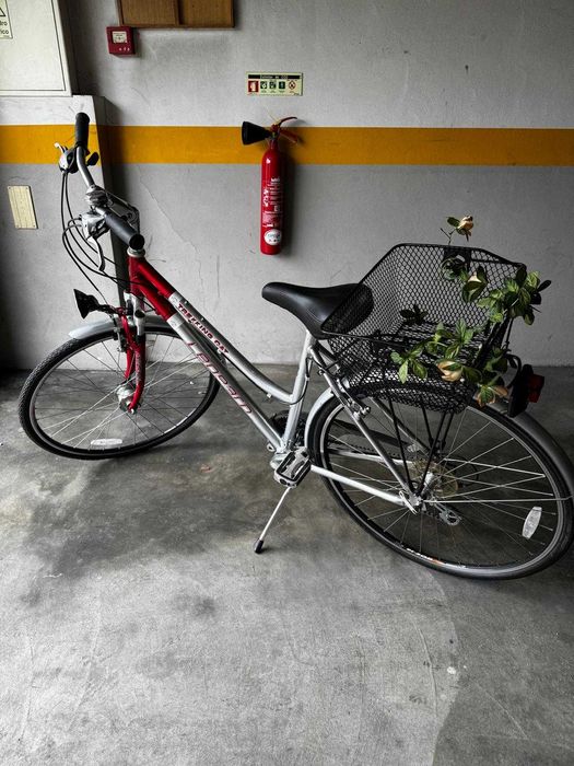 Vendo duas Bicicletas em bom estado.