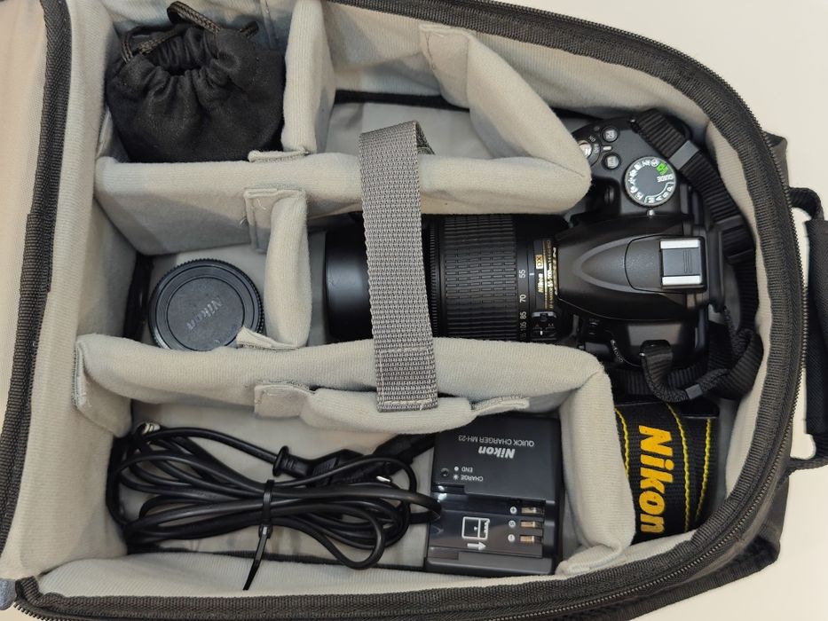 Nikon D3000 c/ acessórios