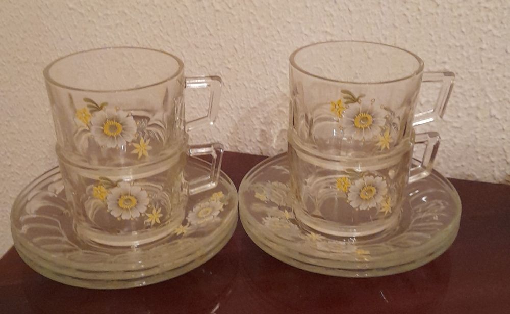 4 chávenas almoçadeiras