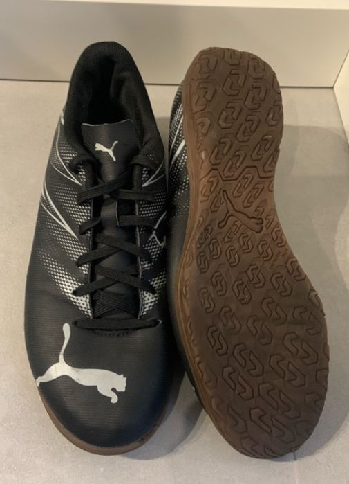 Футзалки Puma Attacanto IT чоловічі 40 розмір чорні