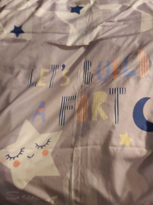 Dla dziewczynki dywan, pościel i poszewka na jasiek, zabawki lila róż