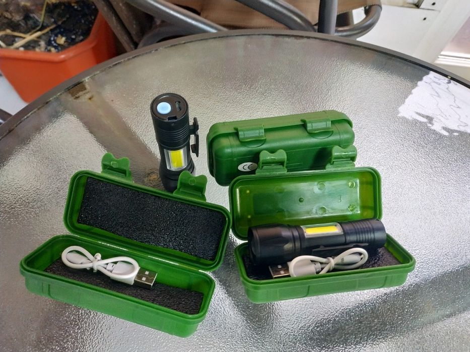 Фонарик трехрежымный в кейсе на аккумуляторе.Новый.