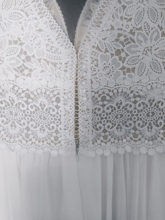 Suknia ślubna z koronką
