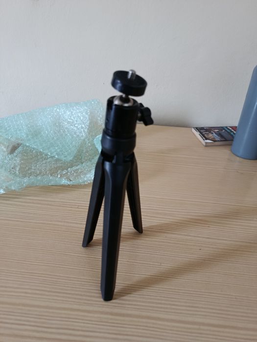 Pequeno tripé para câmara