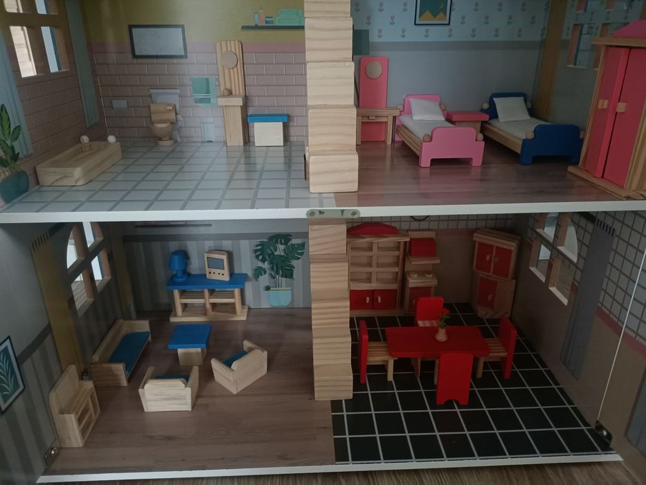 Drewniany domek dla lalek playtive + mebelki