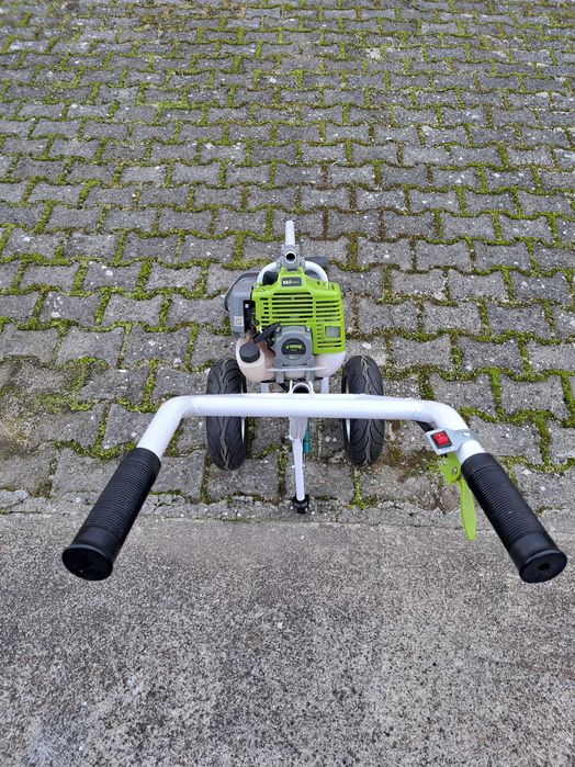 Moto roçadora com rodas, marca Vito, em estado de novo.