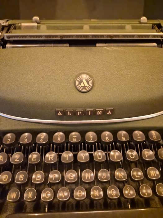 4 máquinas escrever centenárias