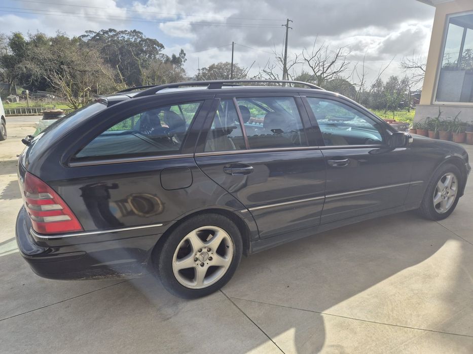 Mercedes benz C220 carrinha 2002 Excelente Estado

Mercedes-Benz C22