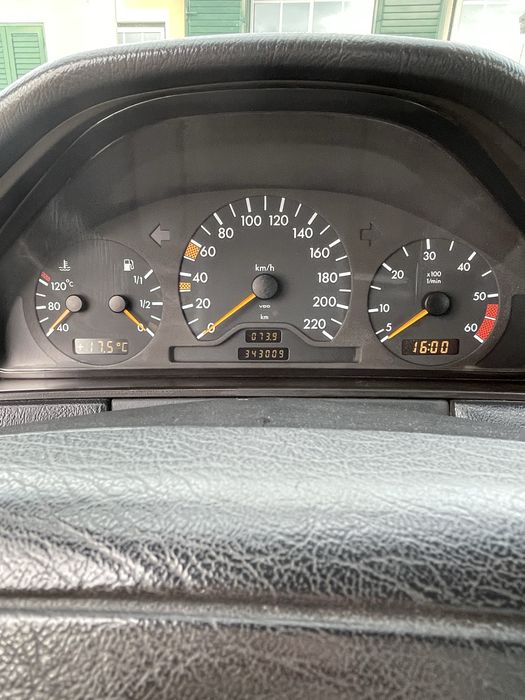 Mercedes E220D w210