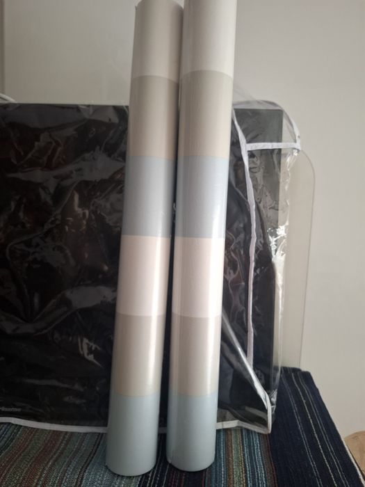 Rolo de papel de parede as riscas