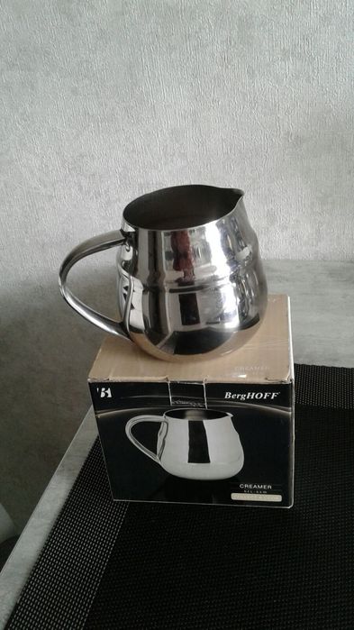 Продается молочник  ф-мы BergHOFF.