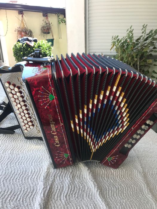 Vendo concertina artesanal em Bronze em FA LA RE.