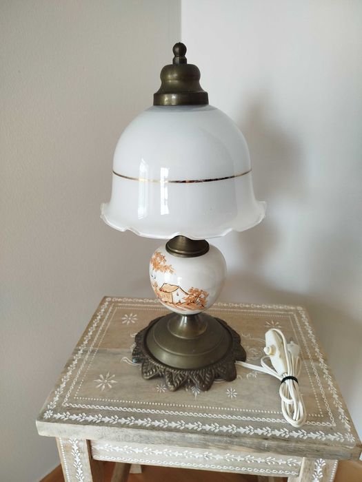 Antigo Candeeiro de Mesa, muito elegante e em óptimo estado