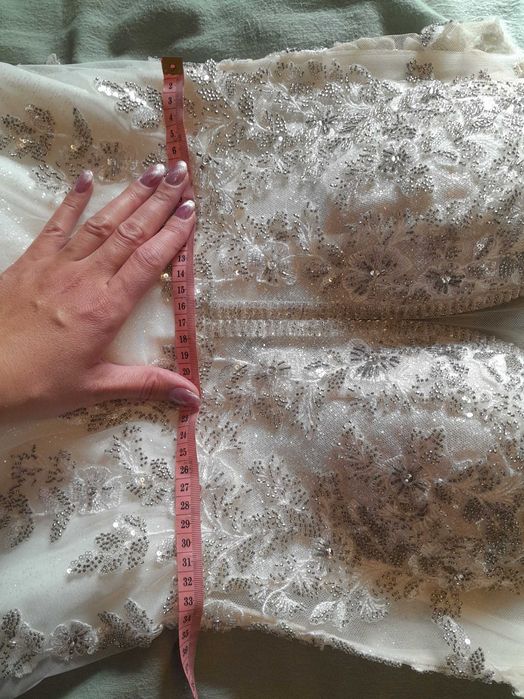 Bogato zdobiona suknia ślubna