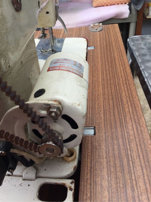 Maquina de costura com motor eletrico