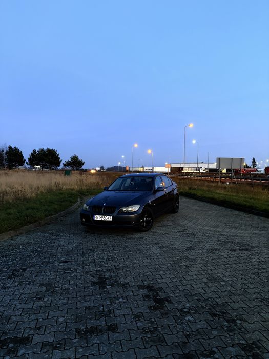 BMW E90 318i benzyna