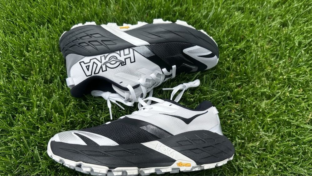 Кросівки жіночі HOKA Speedgoat 7 black/white для трейлу та бігу