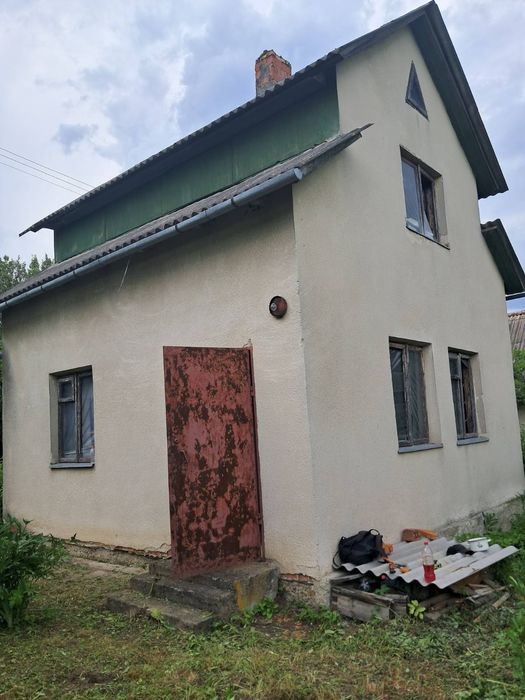 Гарна дачка поруч з містом