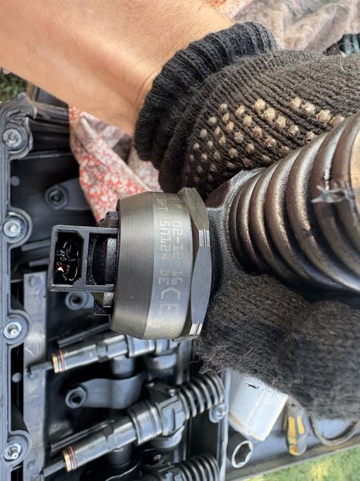 Продам насос форсунки AXD 2.5 T5 07z130073f