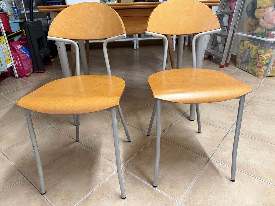 Mesa extensivel cozinha e duas cadeiras