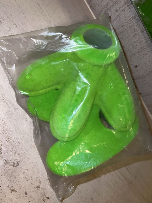 Pés de dinosaauro IKEA para os pes da cana