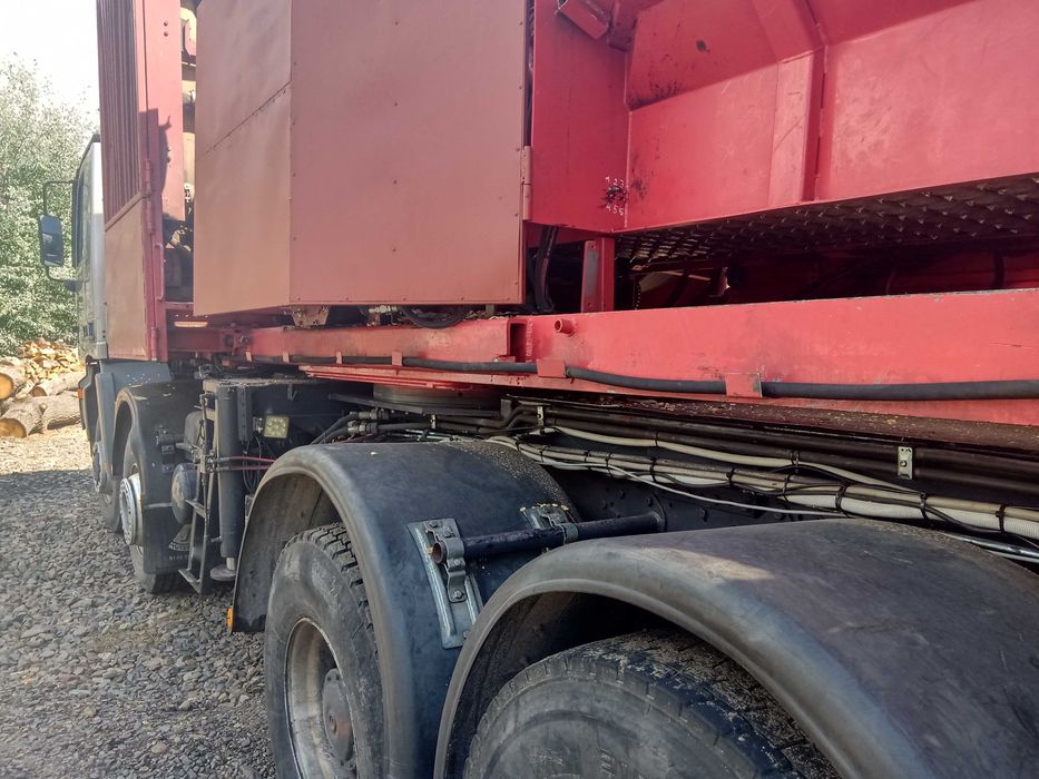 Rębak Biber na podwoziu Mercedes Actros 4143