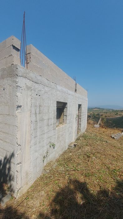 Vendo ruina em construção