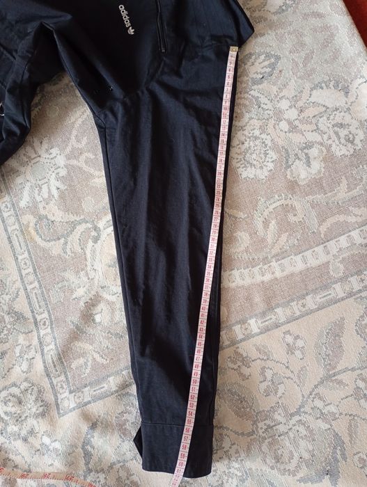 Куртка adidas розмір М,весна-осінь