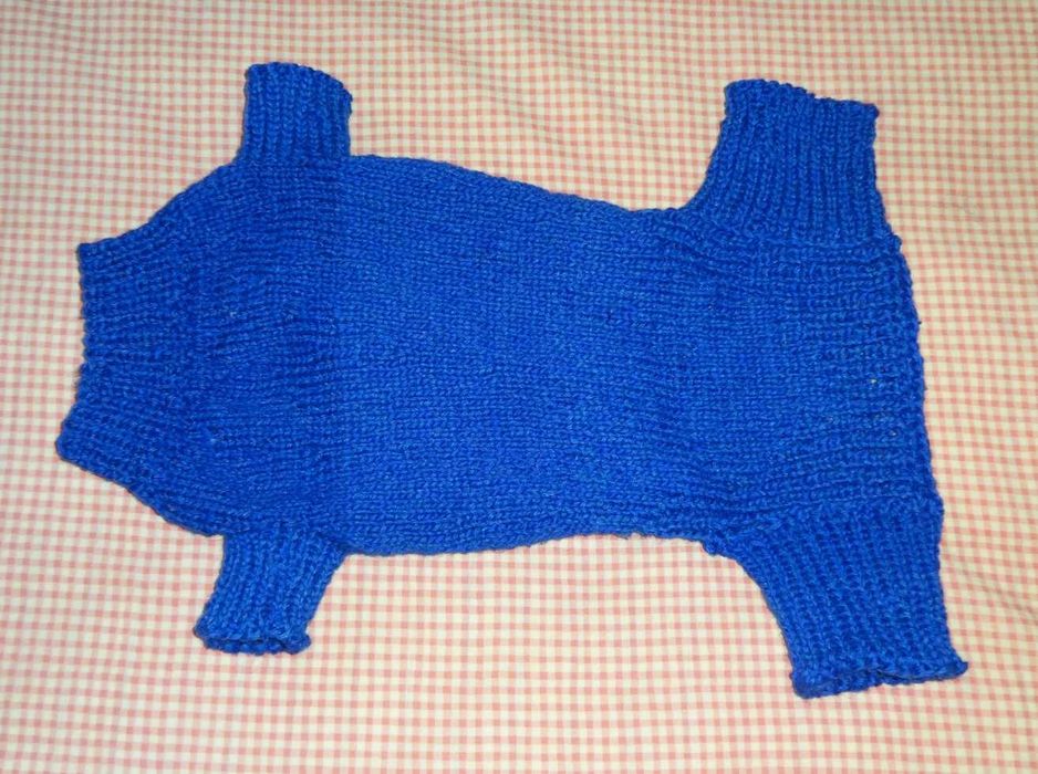 Вязаный комбинезон для  собачек