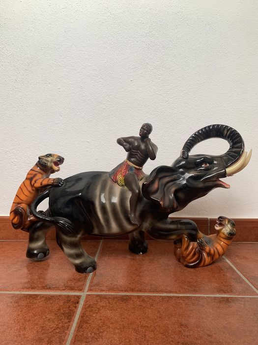Elefante em faiança