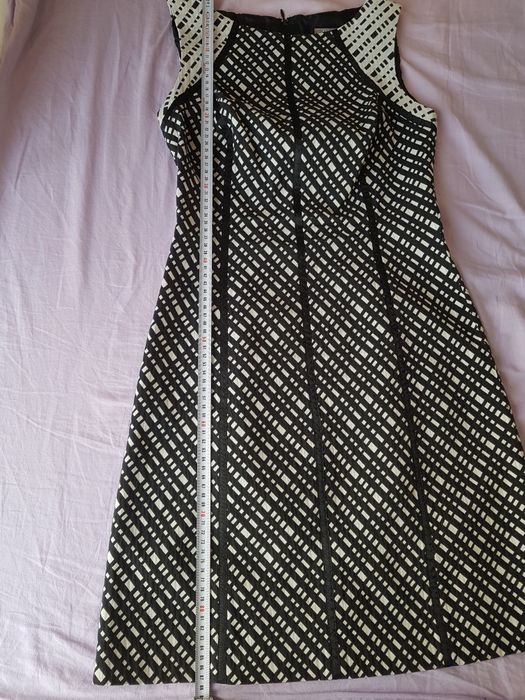 Sukienka czarno-beżowa Orsay