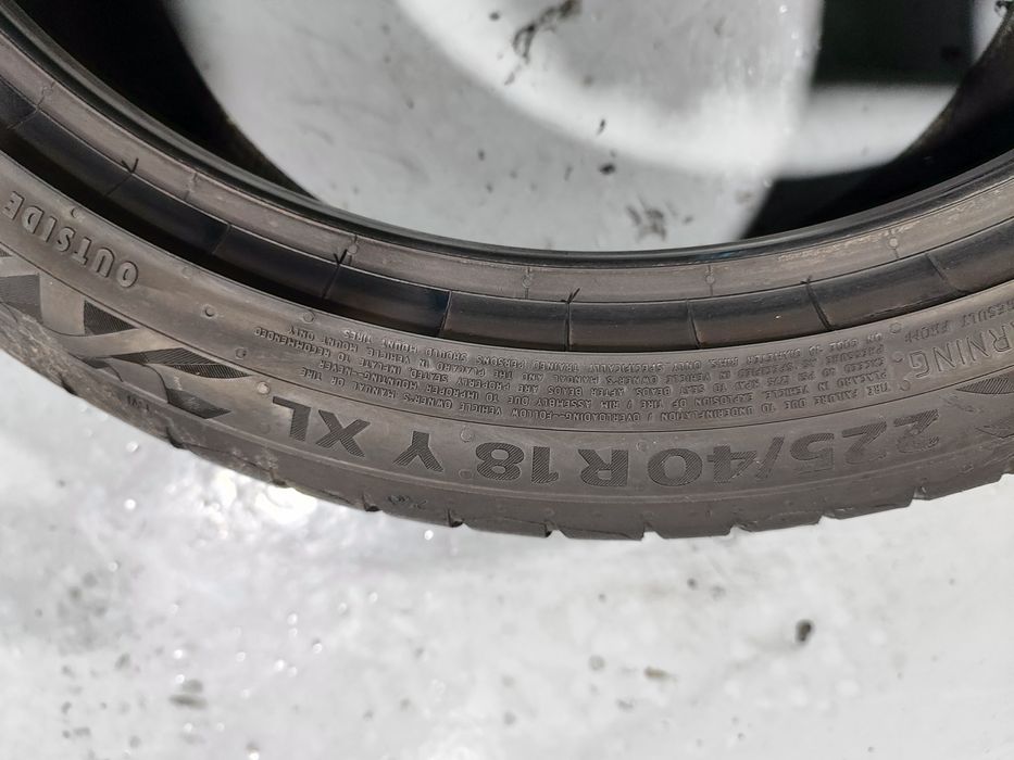 2 pneus semi novos 225-40R18 Continental - Oferta dos Portes - 140 Eur