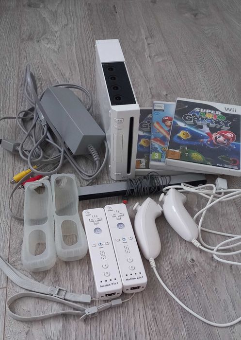 Nintendo Wii з аксесуарами та іграми.