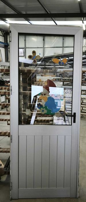 Porta com barra antipânico