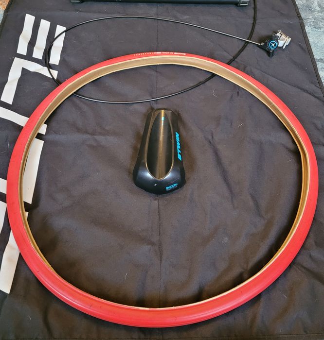 Trenażer rowerowy Van Rysel In'Ride 100+ zestaw