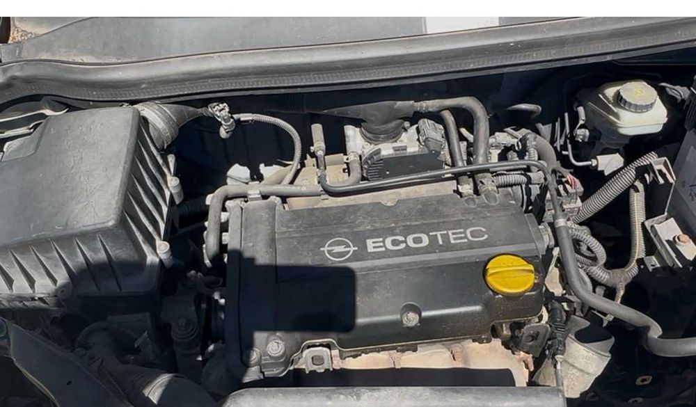 Opel Corsa 1.2 Cosmo Gasolina 06/2007 para Reparação (motor a trabalhar)