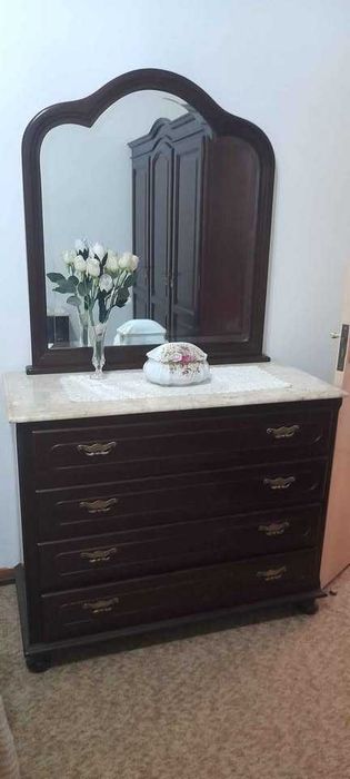 Mobilia de quarto completo castanho escuro e mármore