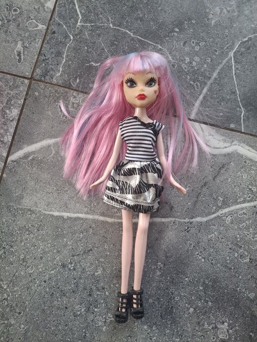 Sprzedam 2 lalki Monster high