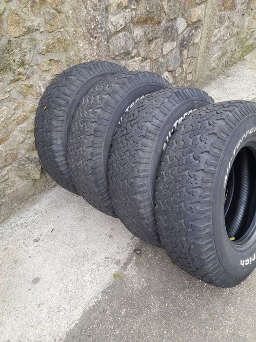 4 Pneus BF Goodrich 235/85/16 usados