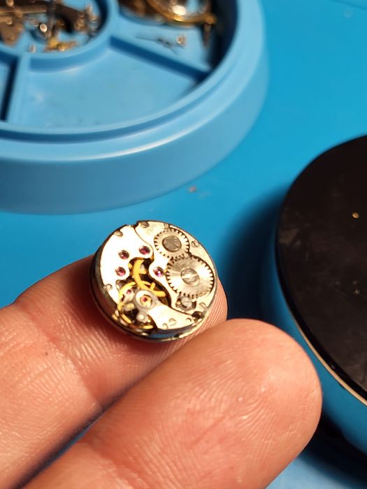 Naprawa zegarków, zegarów mechaniczny. Serwisy okresowe. Zegarmistrz.