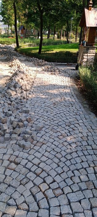 Układanie kostki granitowej
