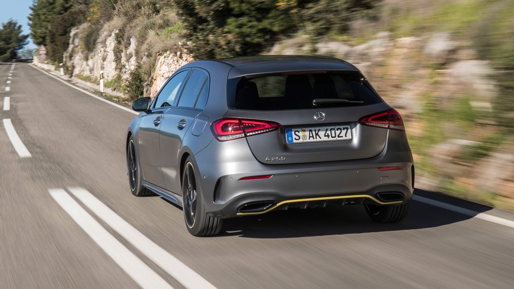 Mercedes A Klasa Hatchback 2018 srebrny od tyłu