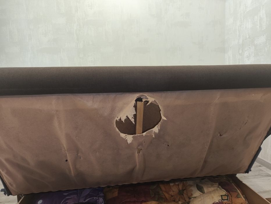 Продам диван, плед в подарок