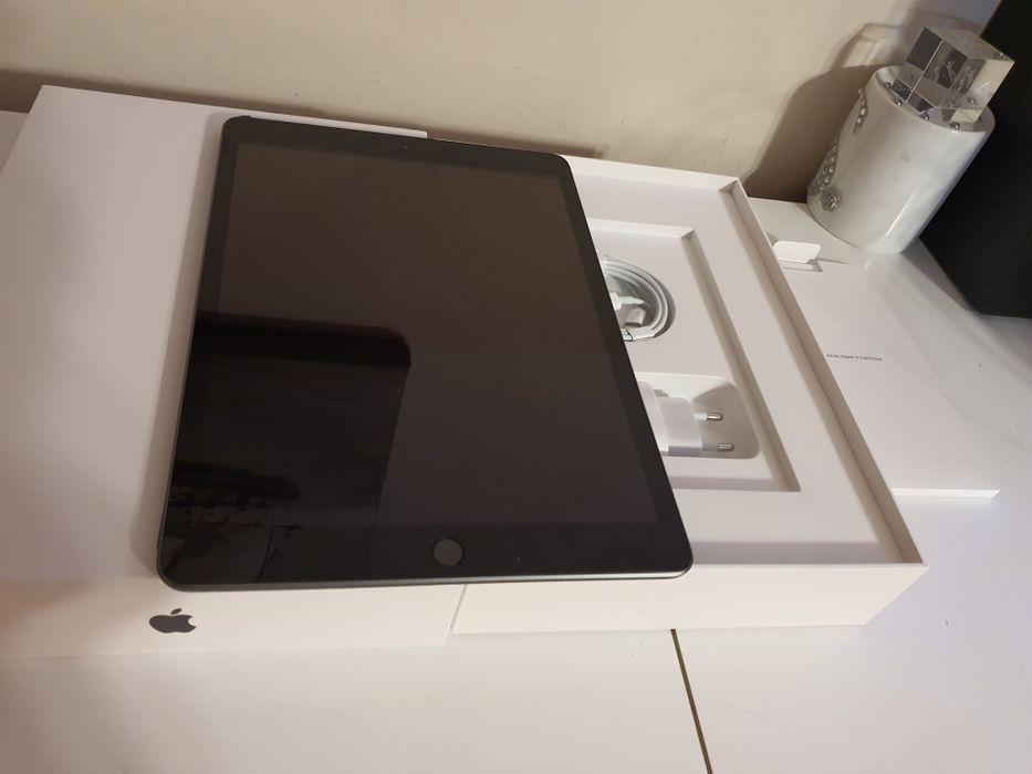 Tablet Apple iPad 10.2, z modem LTE, wi-fi,32 GB jak nowy