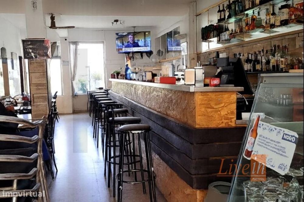 Loja com Restaurante Equipado | Possibilidade de Reconversão em Habita