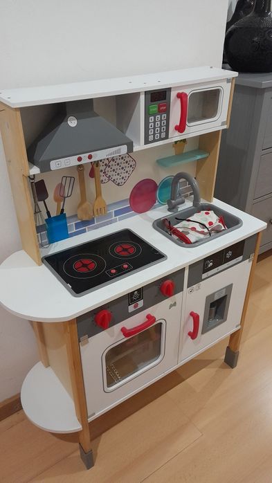 Cozinha de brincar em madeira