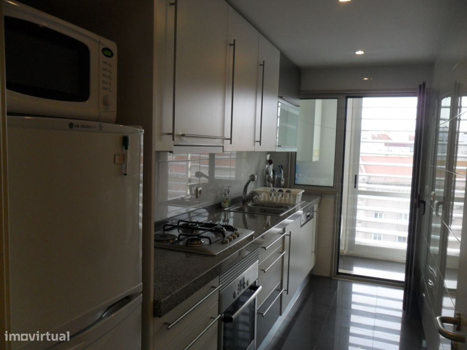 AREEIRO, T1 com garagem e arrecadação